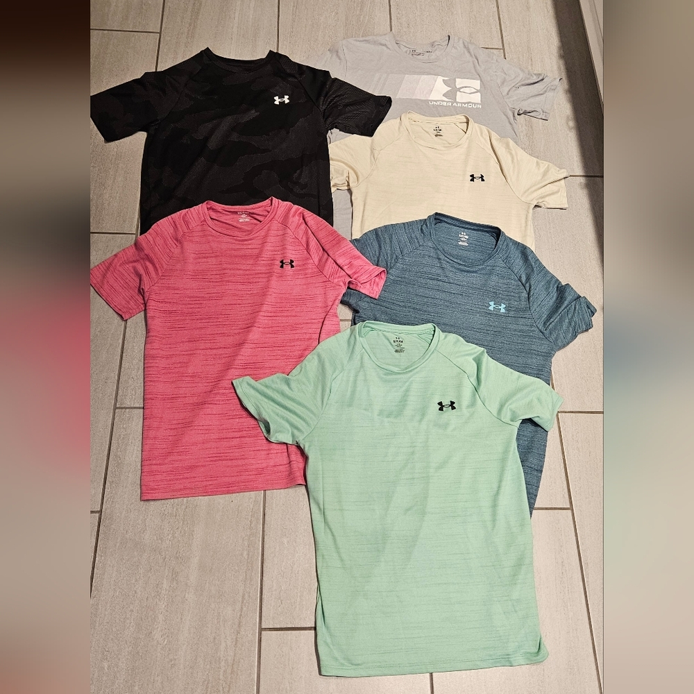6 Under Armour Mens shirts Size Small